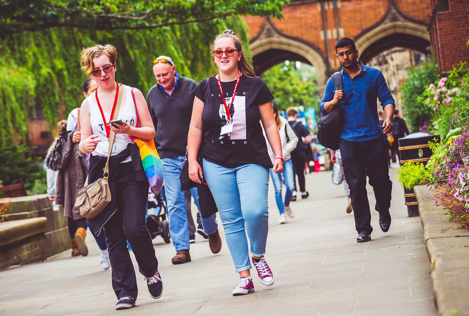 Students at the PARTNERS summer school walking through campus.